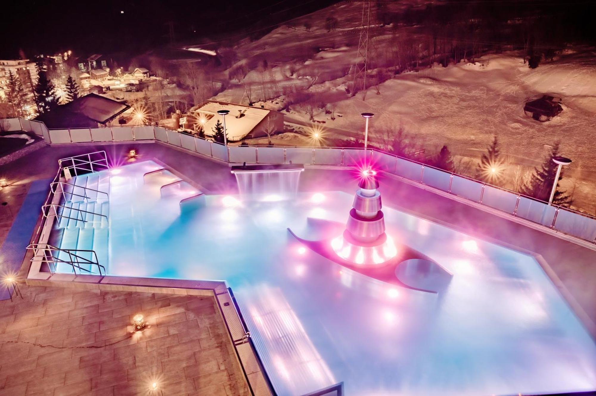 Hotel Walliserhof-Leukerbad-Therme エクステリア 写真