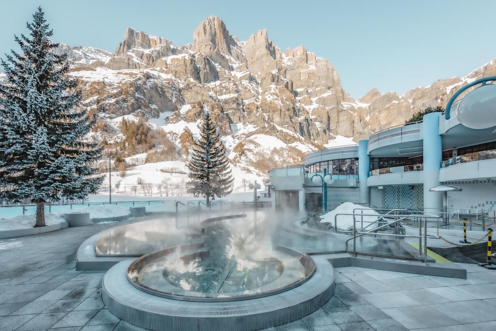Hotel Walliserhof-Leukerbad-Therme エクステリア 写真